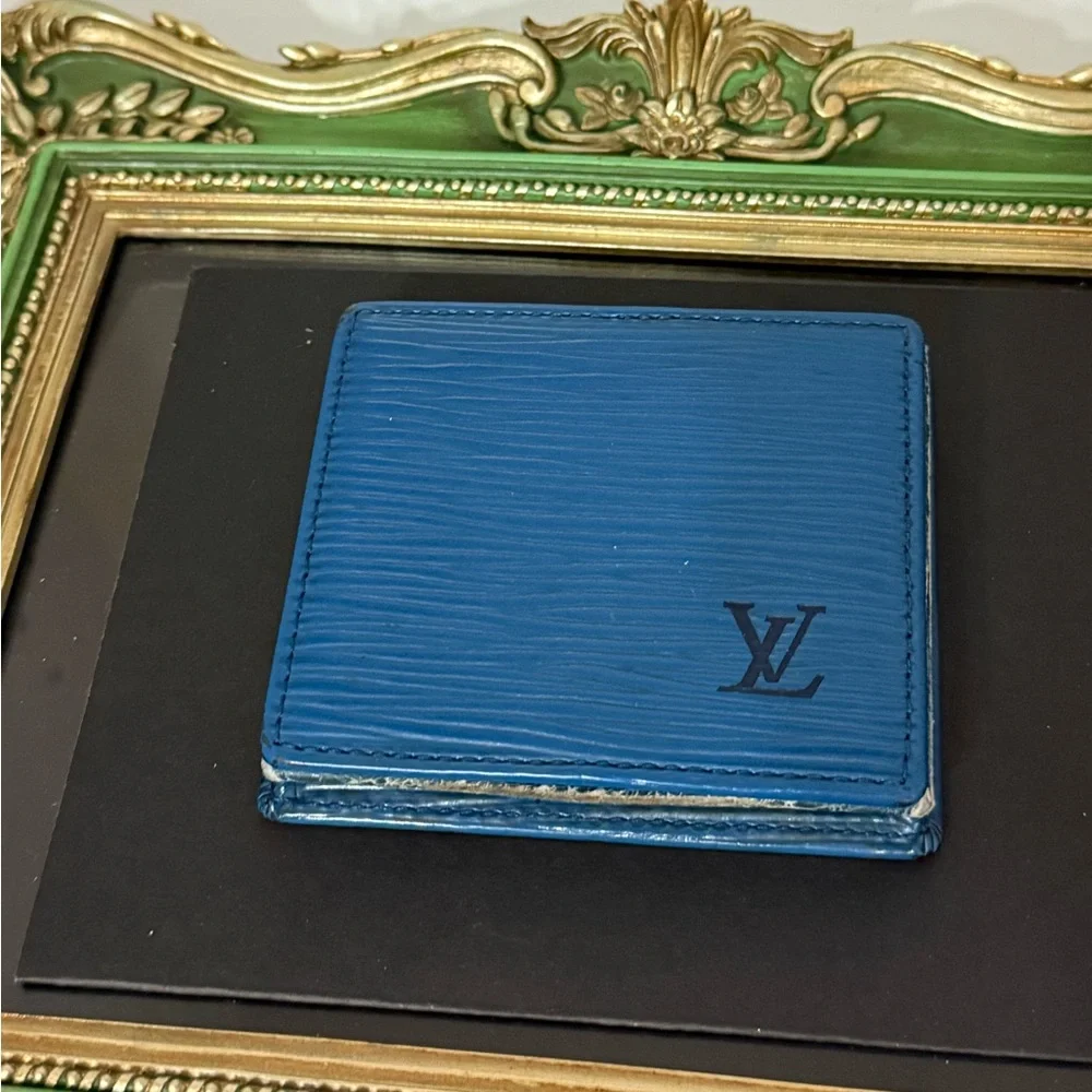 LOUIS VUITTON Epi Porte Monnaie Boite
Coin Purse - Picture 1 of 7